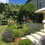 Casa de hóspedes La Maison D Ines And Ugolin & 4*