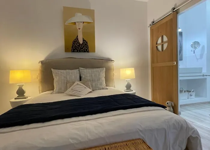 La Maison D Ines And Ugolin & 게스트하우스 4*