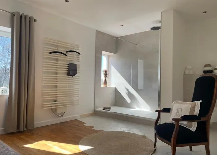 게스트하우스 La Maison D Ines And Ugolin & 4*