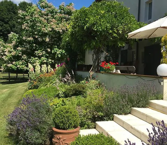 게스트하우스 La Maison D Ines And Ugolin & 4*