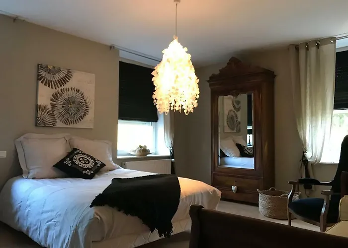 La Maison D Ines And Ugolin & 게스트하우스 4*